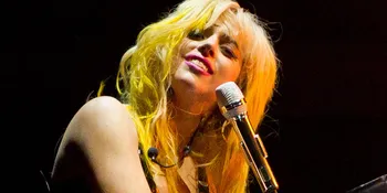 Sst! Diam-Diam GaGa Kunjungi Amy Winehouse!