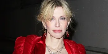Janda Kurt Cobain Pamer Payudara (Lagi)!