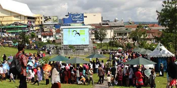 Pedagang Kaki Lima Laris Manis di Nikah Ibas-Aliya