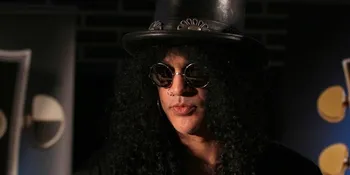 Slash Masuk Daftar 100 Gitaris Terbaik