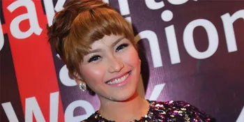 SCTV Awards 2011, Ayu Ting Ting Nyanyi Lagu 2NE1