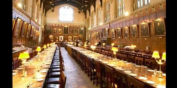 Ratusan Anak Kompak Makan Ala Harry Potter!