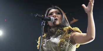 Konser Anggun Banjir Artis