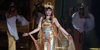 Rusuh, Vicky Shu Kapok Nonton Bola