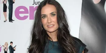 Demi Moore Kencan Dengan Cowok Barunya?