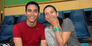 Sibuk, Donna Agnesia - Darius 'Curi Waktu' Berduaan