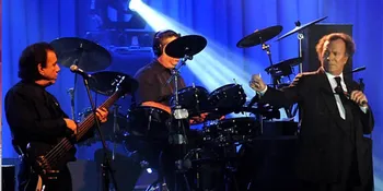 Nuansa Latin di Konser Julio Iglesias