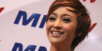 Deasy Noviyanti Incar Stroller Sang Kakak