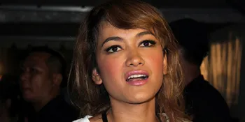 Nonton Pitbull, Jupe Tak Ditemani Gaston