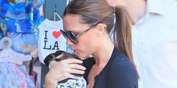 Victoria Beckham Perangi Perut Menggelambir