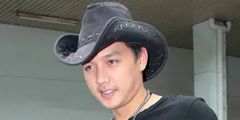 Nggak Laku, Dirly Coba Rock n Roll Melayu?