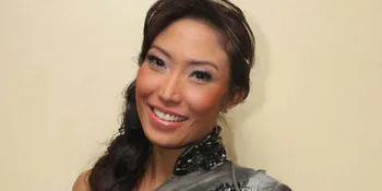 Ups, Ayu Dewi Tetap Kerja Saat Tahun Baru