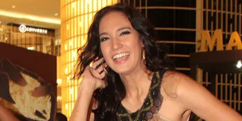 Nadine Chandrawinata Pernah Dirayu Pakai Cokelat