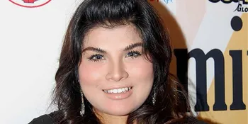 Nania Persiapkan Album Solo