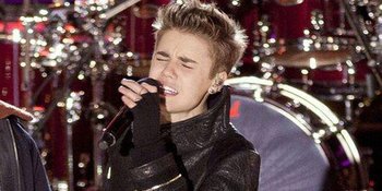 Album Natal Justin Bieber Terjual Dua Juta Kopi