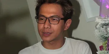 Delon: Pohon Natal Itu Wajib!