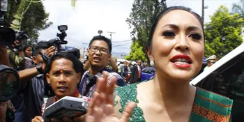 2012: Kasus Angie Diprediksi Adem Ayem