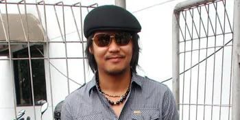 Ernest Cokelat: Sarah Kurang Ideal