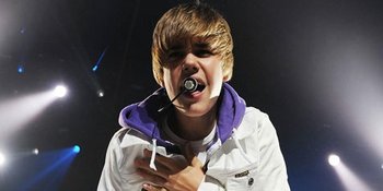 Bieber Ancam Rekor 10 Besar Album Natal Billboard