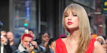 Taylor Swift Pamer Soundtrack 'THE HUNGER GAMES'