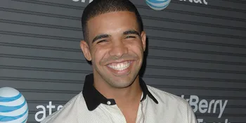 Fans Drake Buat Tato Super Besar di Kening!