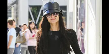 Paris Hilton Tak Lagi Pirang!