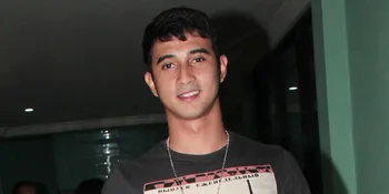 Ali Syakieb, Dari Atlet Basket ke Aktor