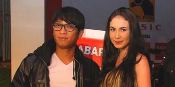 Arumi - Emil Saling Curhat