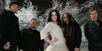 Evanescence Diajak Makan Sate dan Nasi Goreng