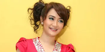 Vega Bangga Anak Bisa Nyanyi dan Melawak