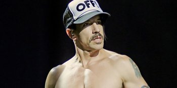 Vokalis Luka Serius, RHCP Tunda Tur