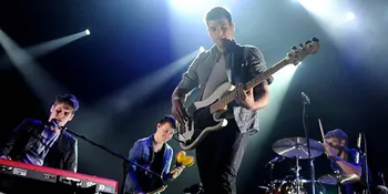 Konser Foster The People Dijaga 17 Pawang Hujan