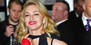 Kenapa Madonna Selalu Menutupi Tangannya?
