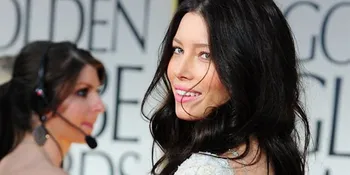 Ups! Gaun Jessica Biel Kecantol Madonna