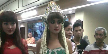 Jupe Lakukan Ritual Semedi