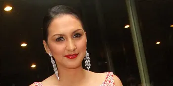 Donna Agnesia: Sama-Sama Dapat Suami Lebih Muda