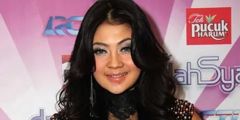 Indah Dewi Pertiwi Jadikan Awards Hadiah Ultah