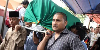 Hujan Iringi Pemakaman Ade Namnung