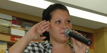 Melanie Subono: Menulis Tak Perlu Banyak Pertimbangan