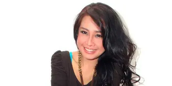 Lia Emilia Tetap Tampil Seksi di Korea