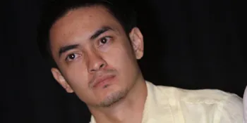 Saking Ketakutan, Zumi Zola Pun Nabrak Tembok