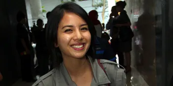 Tya Ariestya Tulis Skripsi Tentang Twitter