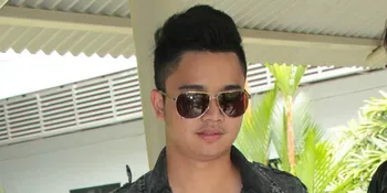 Valentine, Derby Romero Jomblo