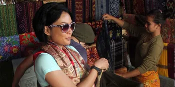 Endhita: Bikin Kain Tenun Butuh Tekun dan Sabar