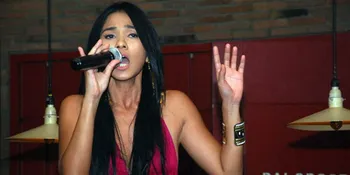 Bercerai, Nova Eliza Curhat di 'Putus Nyambung'?