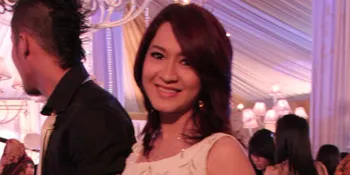 Okie Agustina Siapkan Baju Untuk Lamaran