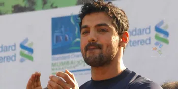 Ups! John Abraham Digigit Fans!