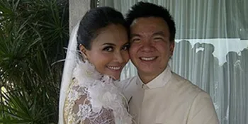 Menikah, Denada - Jerry Aurum Gunakan Adat Jawa - China