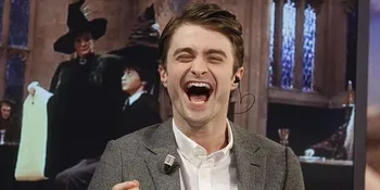Daniel Radcliffe Sihir Lidahnya Jadi Keriting!