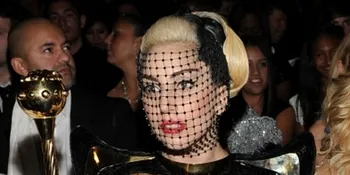 Lady Gaga Borong Gelar di Virgin Media Awards